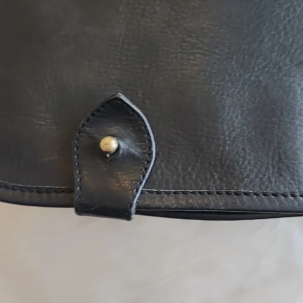 Vintage Unbranded Good Condition Black Leather Shoulder Messenger Bag, $49